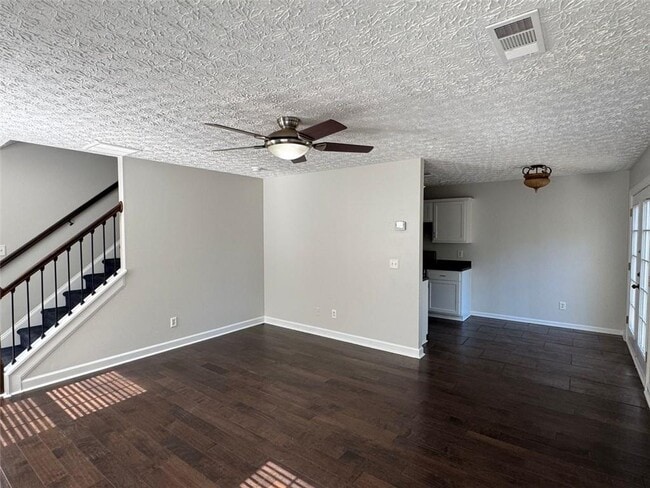 Building Photo - 312 Pieris Dr