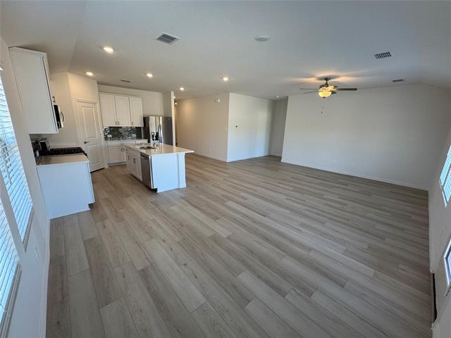 Building Photo - 700 London Town Ln