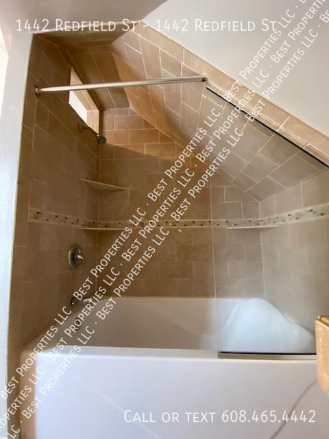 Building Photo - 1442 Redfield St