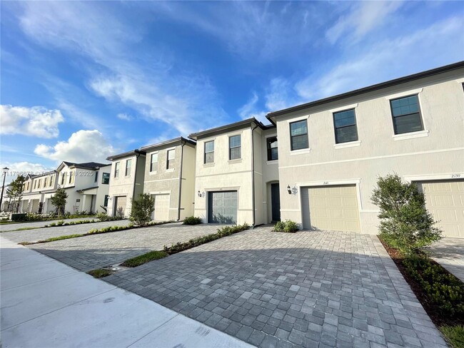 Building Photo - 2151 Appleton Cir S