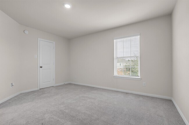 Building Photo - 28130 Aspen Horizon Dr