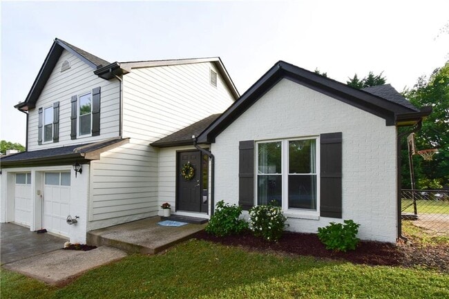 Building Photo - 2401 Inverloch Cir