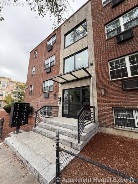 Building Photo - 132 Sherman St