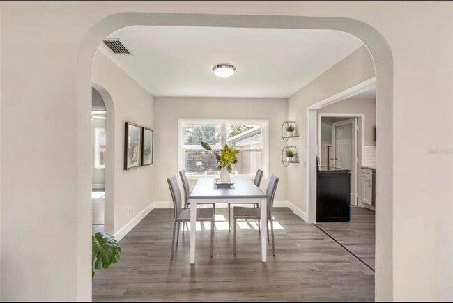 Building Photo - HOUSING VOUCHER ACCEPTED: : Updated St. Pete Home with Private Yard, Hot Tub & More!