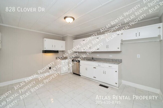 Building Photo - 828 Clover Dr
