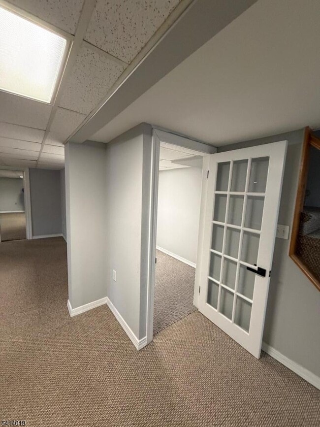 Building Photo - 7 Center Grove Rd