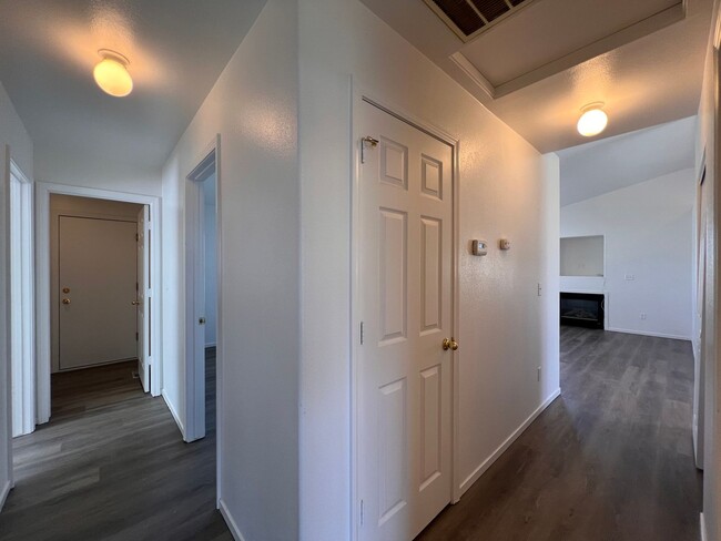 Building Photo - Cute Home in Donner Trail Estates.