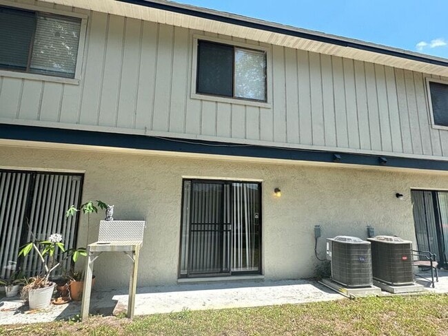Building Photo - GREAT 2/2.5 Townhome Near UCF! Available Now!