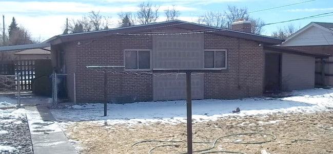 Building Photo - 420 E Carlson St