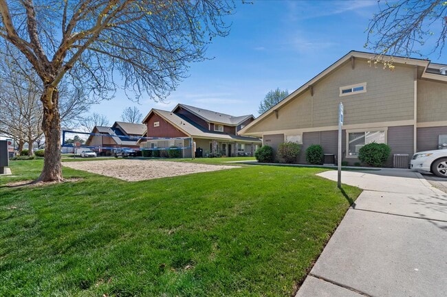 Building Photo - 9824 W Rosecroft Ct