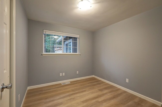 Building Photo - Beautifully Updated Rambler Available in W...