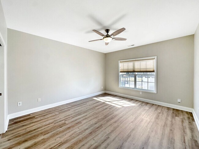 Building Photo - FOR RENT — Stunning One-Level Home in The Preserve, Oak Ridge’s Premier Lakefront Community