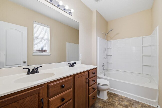 Building Photo - Updated Home with Office and Open Layout