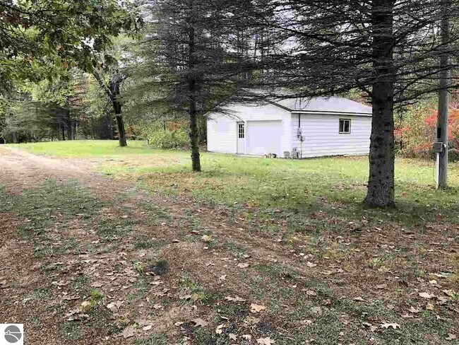 Building Photo - 5498 Gross Dr