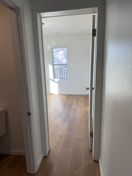 Building Photo - 1665 Elaine Rd