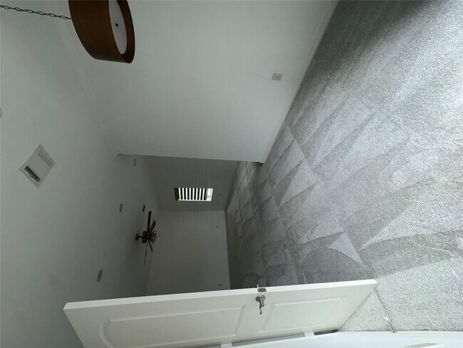 Building Photo - 150 Carson Ct