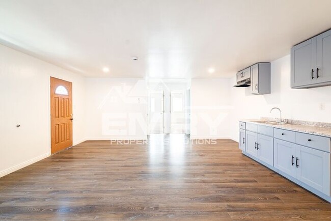 Primary Photo - Beautiful 2 Bed Apartment in Huntington Pa...