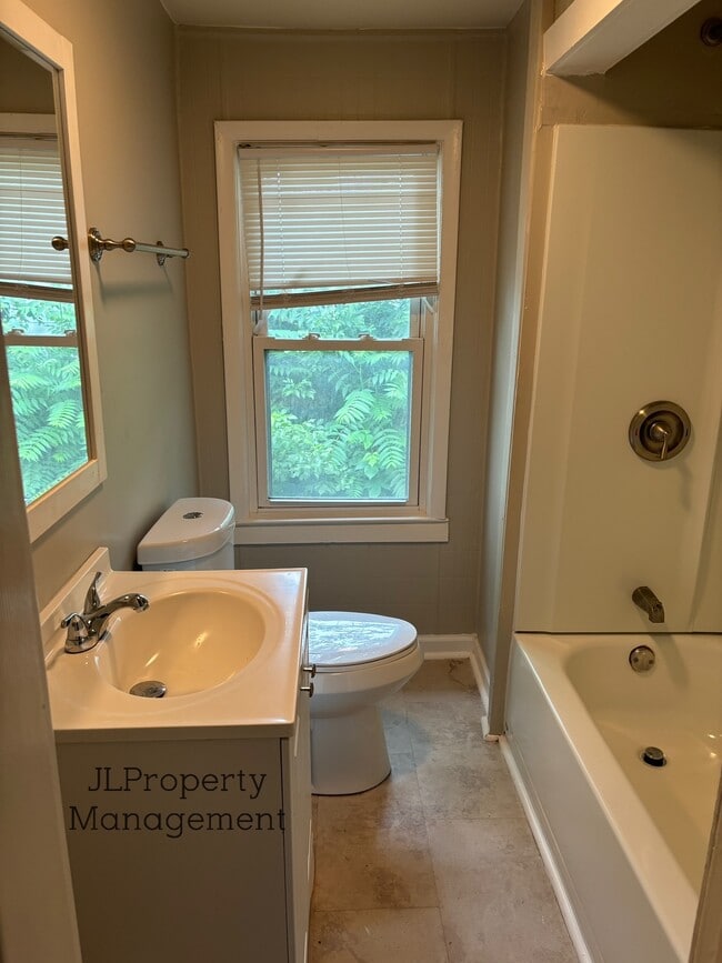 Building Photo - 2221 S Hall Rd