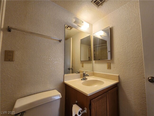 Building Photo - 1412 Oak Rock Dr