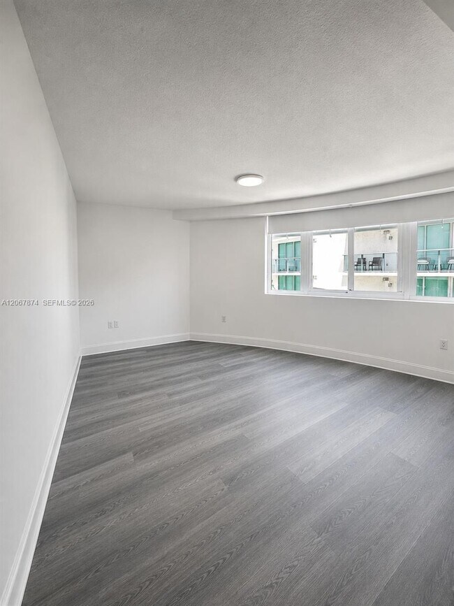 Building Photo - 6580 Indian Creek Dr