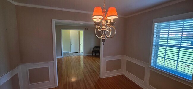 Building Photo - 523 Shofner Ave