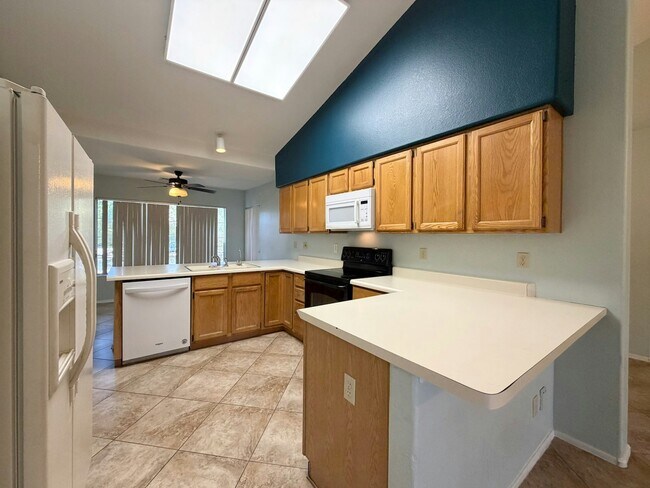Building Photo - 4207 E Juanita Ave