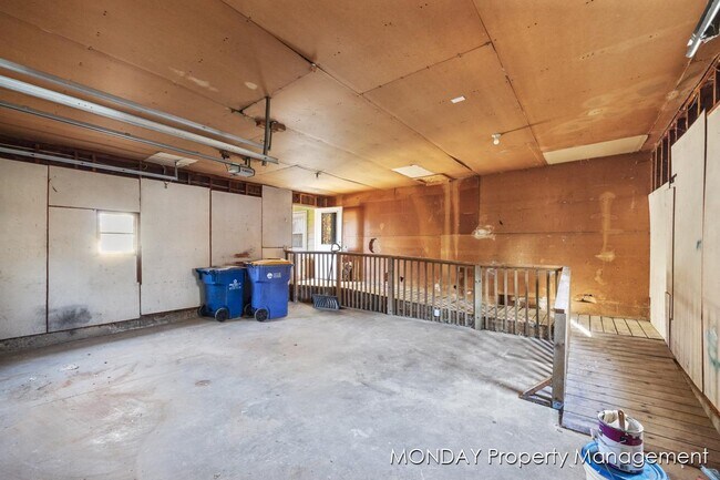 Building Photo - 945-947 Lancashire Ct SE