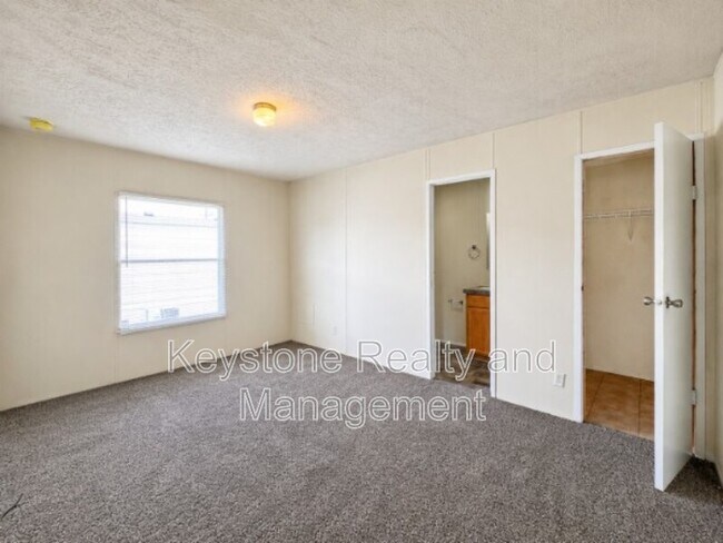 Building Photo - 726 Trevor Ln