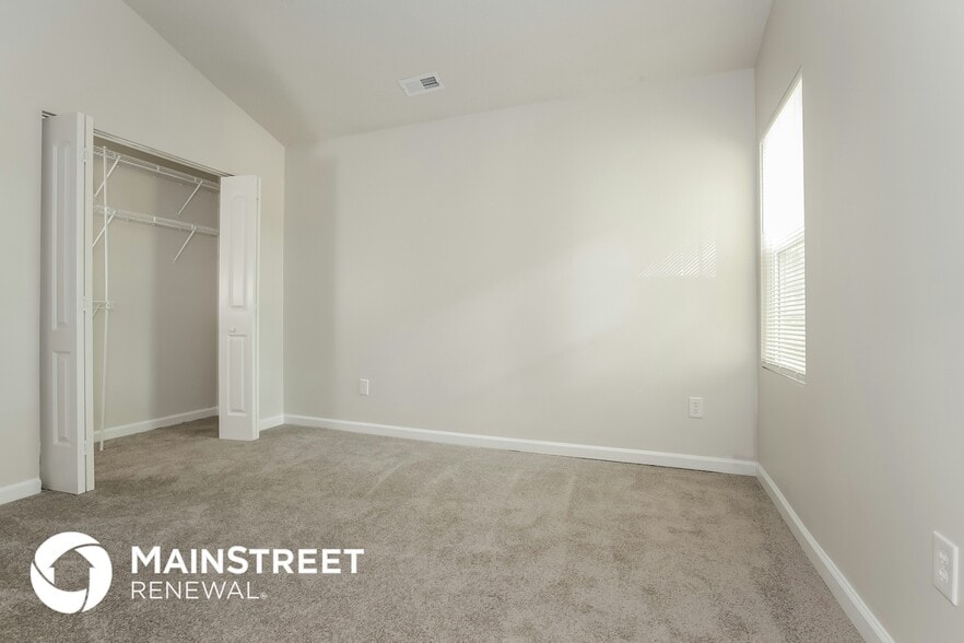 Building Photo - 2 Pipers Glen Ct