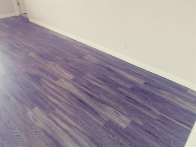 Building Photo - 211 Wild Buffalo Dr