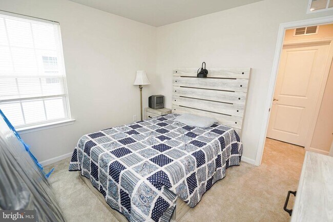 Building Photo - 9305 Mulligan Way