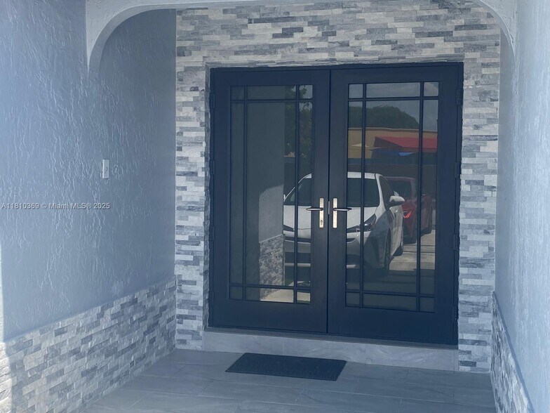Building Photo - 14730 SW 57th Ter