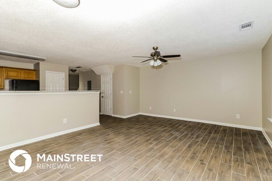 Building Photo - 5319 Creekview Way