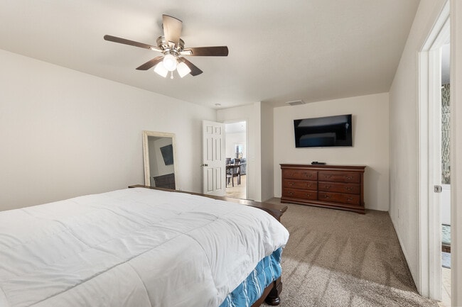 Building Photo - 57731 San Tropeze Dr