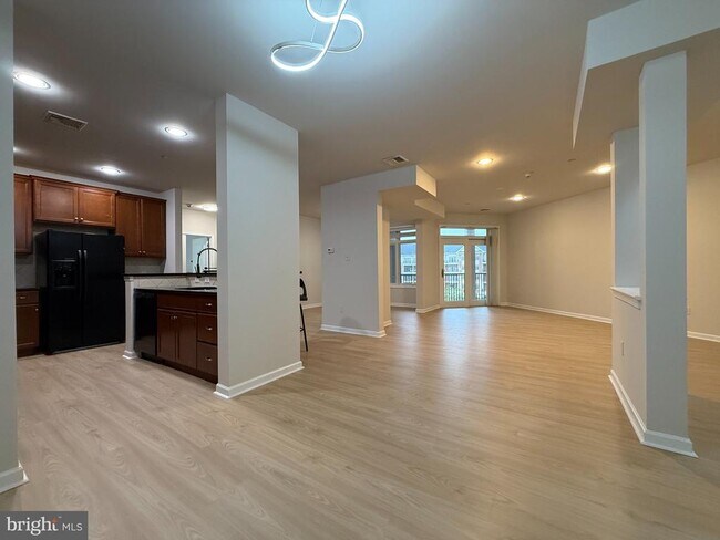 Building Photo - 407 Carson Terrace