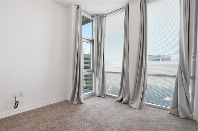 Building Photo - 500 Throckmorton St