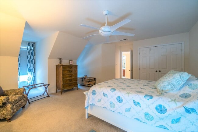Building Photo - Luxury Golf Course Town Home with Master S...