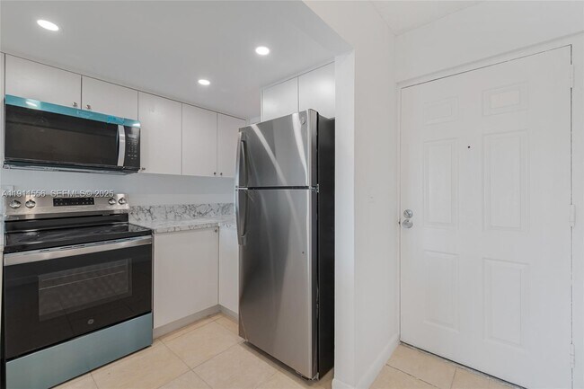 Building Photo - 420 NW 12th Ave