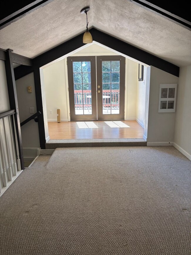 Building Photo - Charming 3 bedroom 2 bath home Sebastopol!!