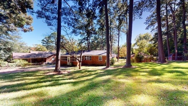 Building Photo - Cute 3 bedroom, 1 bath home tucked in a quiet cul-de-sac