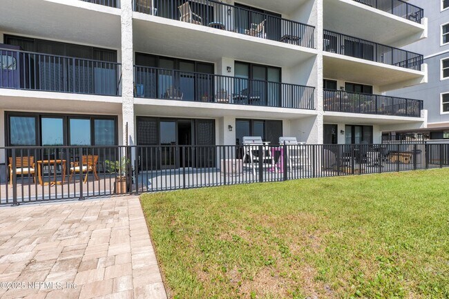 Building Photo - 275 1st St S