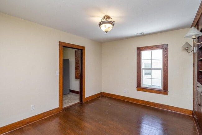 Building Photo - 808 Woodrow St