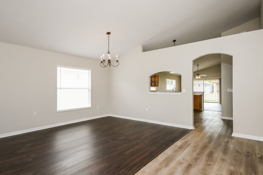 Building Photo - 1167 Sophia Blvd
