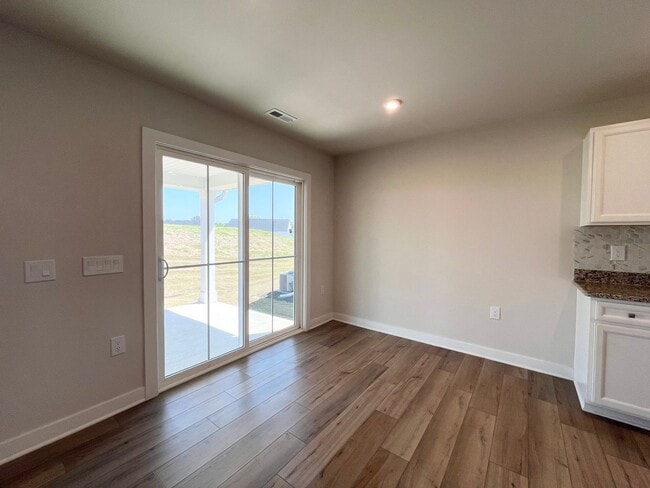 Building Photo - Charming 3BD, 2BA Fuquay Varina Home with Easy Access to Downtown Fuquay-Varina and Raleigh