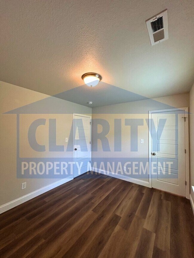 Building Photo - **NEW YEAR'S SPECIAL**$300 OFF FIRST MONTH'S RENT!**