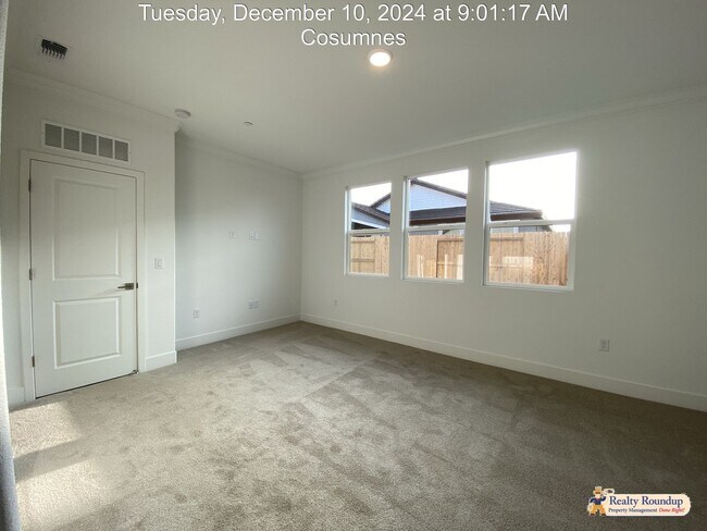Building Photo - 4197 Crossroads Wy