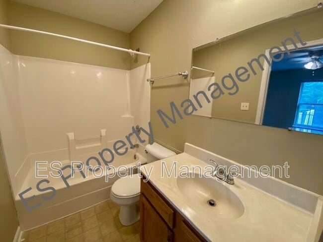 Building Photo - 4936 W Troy Ave