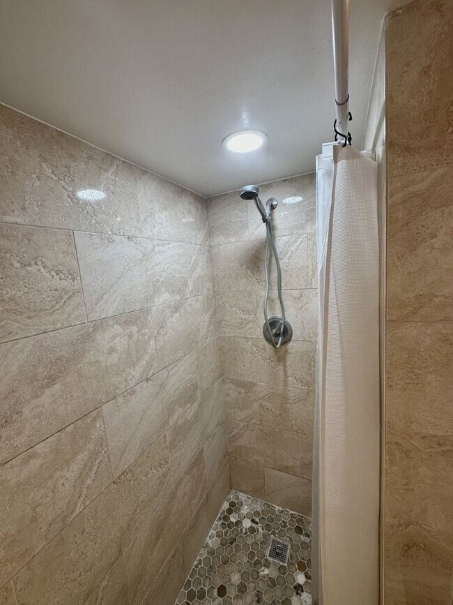 Building Photo - 2BR/2.5BA Townhome in the Heart of Palm Beach Gardens