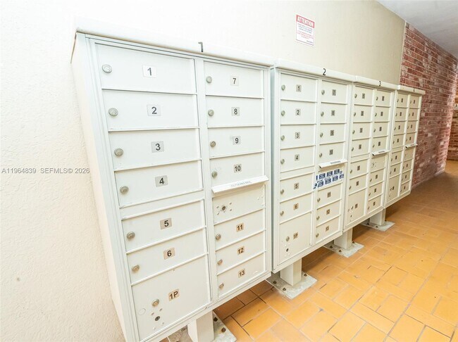 Building Photo - 1850 NE 169th St