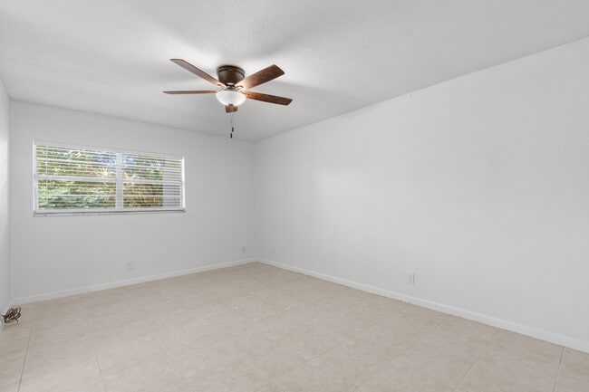 Building Photo - 10693 N Military Trl